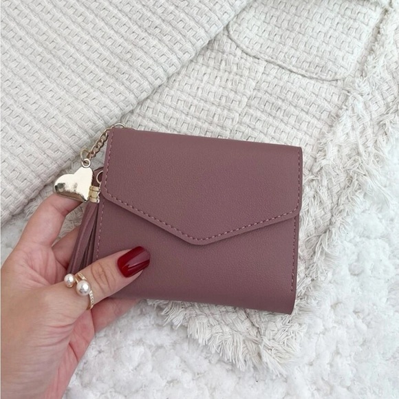 ⚠️Clearance Dusty Pink Heart And Tassel Wallet / Cardholder - Picture 2 of 4